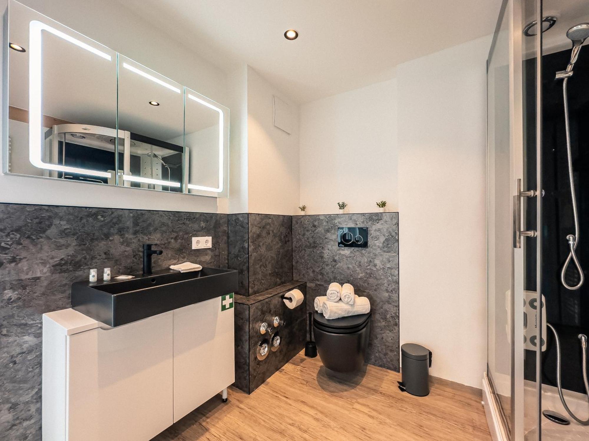 פסאו Crest - Riverside Lofts Mit Parken I Balkon I Kueche I Regendusche מראה חיצוני תמונה